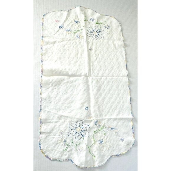 Vintage Embroidered Dresser Scarf Floral Crochet Edge 30x16” Cottage Granny Core - Picture 7 of 10